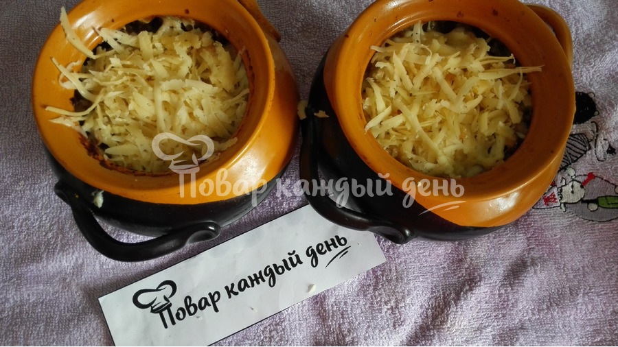 Жаркое в горшочках с мясом грибами и картошкой в духовке