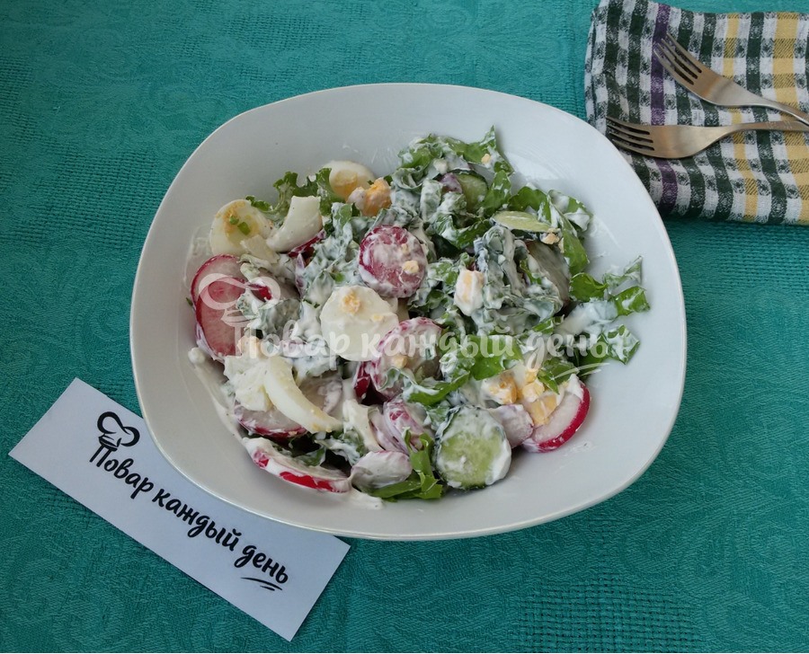 Салат с редиской и яйцом