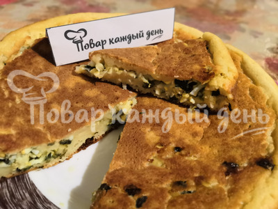 Заливной пирог с зеленым луком и яйцом