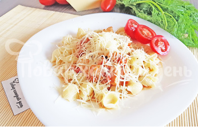 Паста с курицей, томатами и сыром